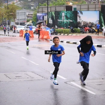 Runner Photo 7935047
