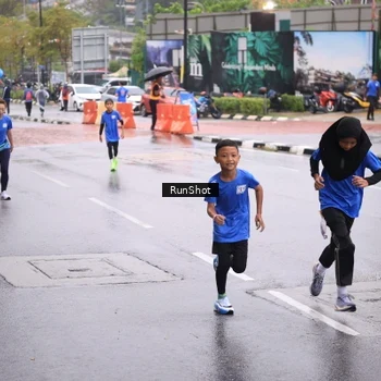 Runner Photo 7935048