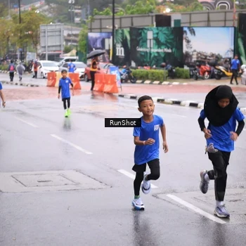 Runner Photo 7935049