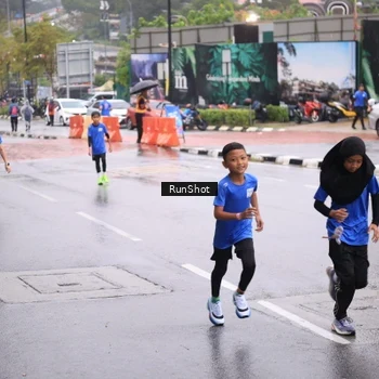 Runner Photo 7935052