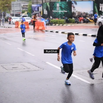 Runner Photo 7935053