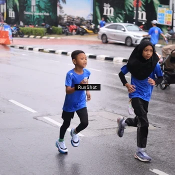 Runner Photo 7935057