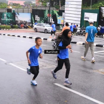 Runner Photo 7935058
