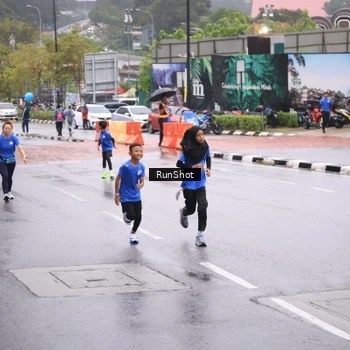 Runner Photo 7935063