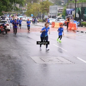Runner Photo 7935077