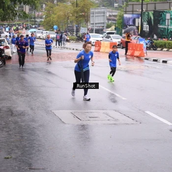 Runner Photo 7935078