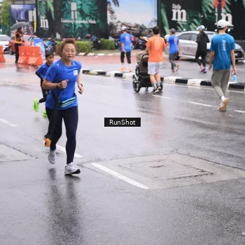 Runner Photo 7935101