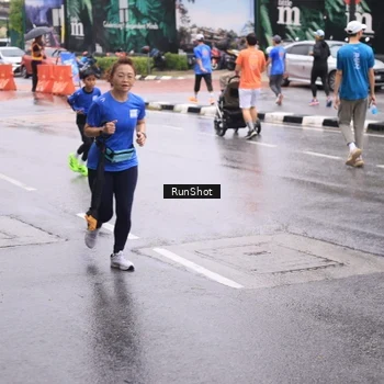Runner Photo 7935102