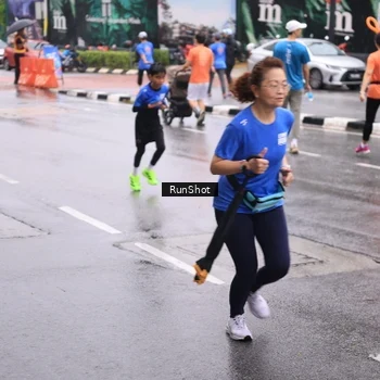 Runner Photo 7935112
