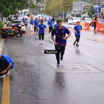 Runner Photo 7935135