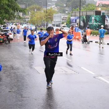 Runner Photo 7935145