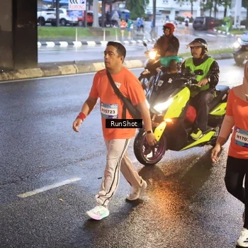 Runner Photo 7935173