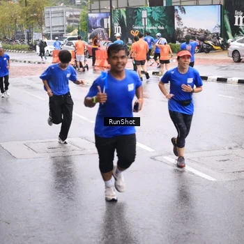 Runner Photo 7935195