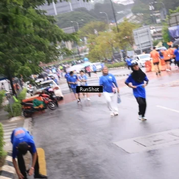 Runner Photo 7935250