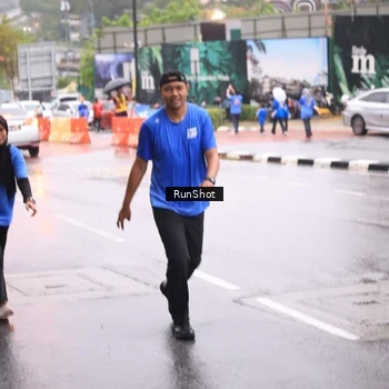 Runner Photo 7935375