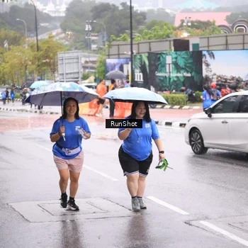 Runner Photo 7935498