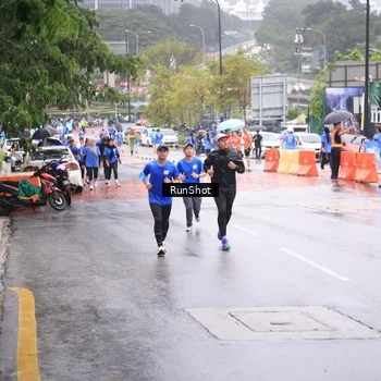 Runner Photo 7935537
