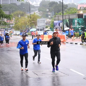 Runner Photo 7935540