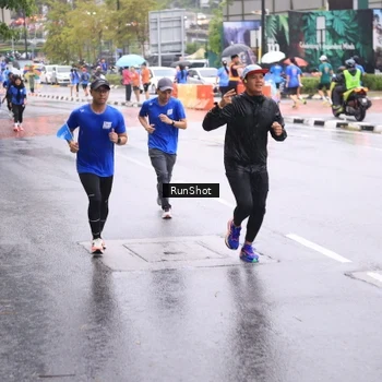 Runner Photo 7935544