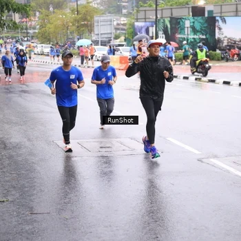 Runner Photo 7935546