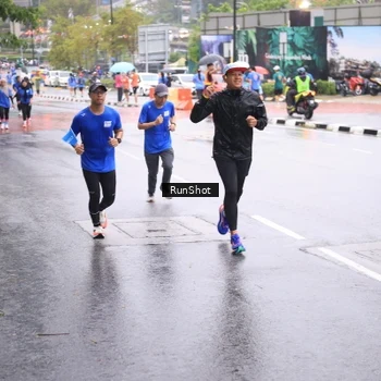 Runner Photo 7935549