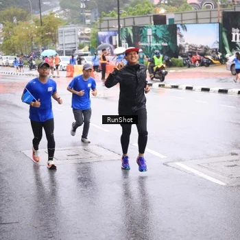 Runner Photo 7935553