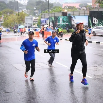Runner Photo 7935556