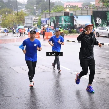 Runner Photo 7935561