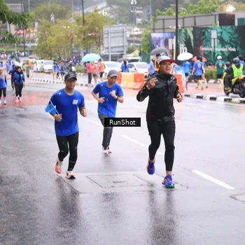 Runner Photo 7935566