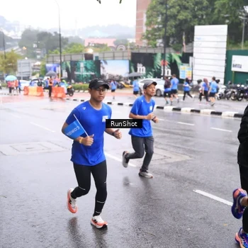 Runner Photo 7935567