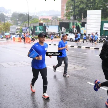Runner Photo 7935569