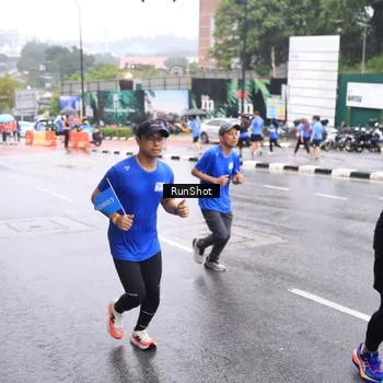 Runner Photo 7935572