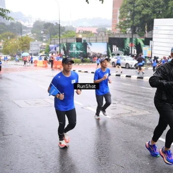 Runner Photo 7935573