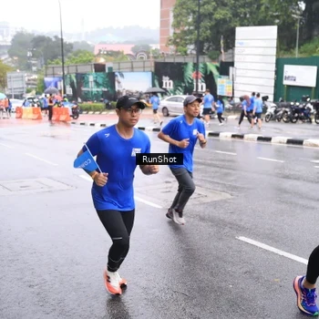 Runner Photo 7935574