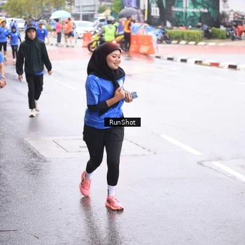 Runner Photo 7935635
