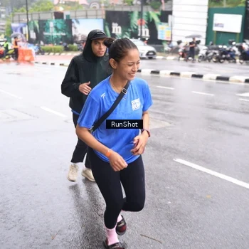 Runner Photo 7935691