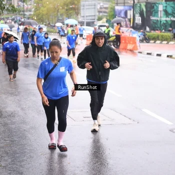 Runner Photo 7935704