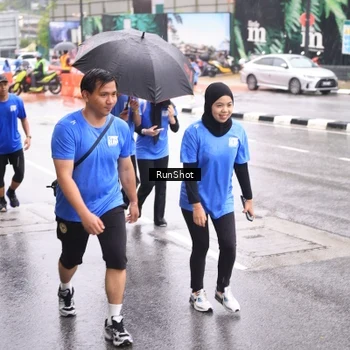 Runner Photo 7935756
