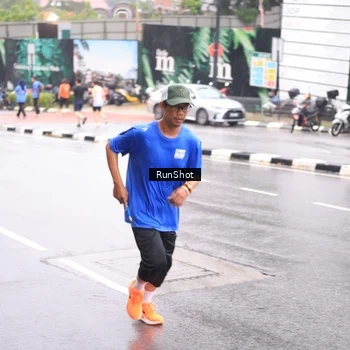 Runner Photo 7935766