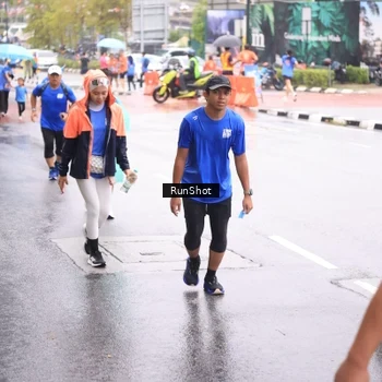 Runner Photo 7935772