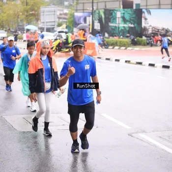 Runner Photo 7935781