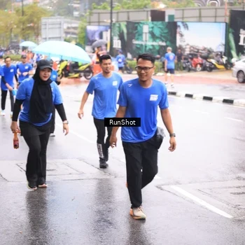 Runner Photo 7935871
