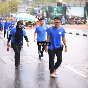 Runner Photo 7935873