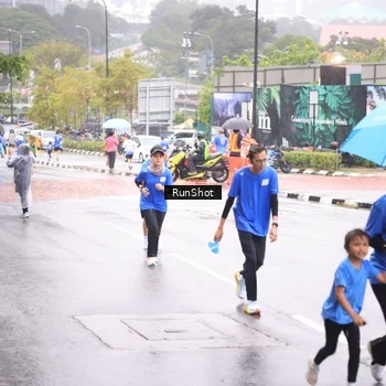 Runner Photo 7935921