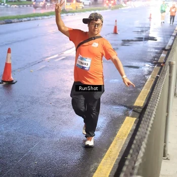 Runner Photo 7935932