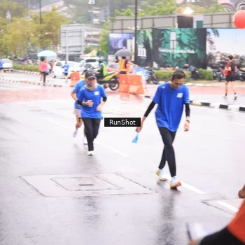 Runner Photo 7935938