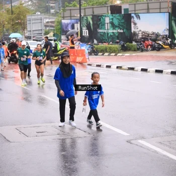 Runner Photo 7935975