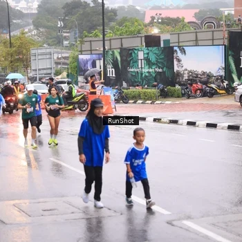 Runner Photo 7935978
