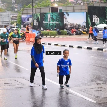 Runner Photo 7935984
