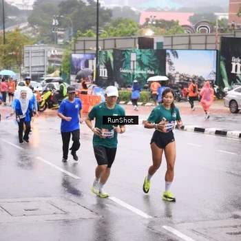 Runner Photo 7935996